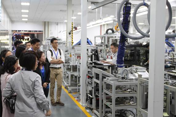 特的极致天窗工艺新葡京遇见伟巴斯(图3)