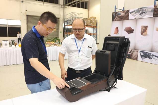 特的极致天窗工艺新葡京遇见伟巴斯(图26)