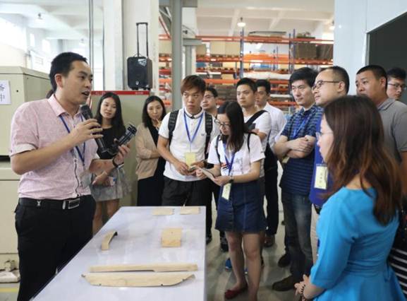 特的极致天窗工艺新葡京遇见伟巴斯(图34)