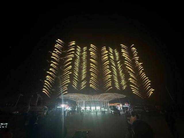 烟花“进化”到这样了 山水洲城记澳门新葡京app万万没想到！浏阳(图2)